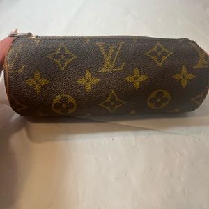 Louis Vuitton papplion pouch